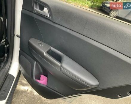 Белый Киа Sportage, объемом двигателя 2.4 л и пробегом 143 тыс. км за 12800 $, фото 11 на Automoto.ua