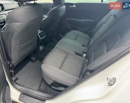 Киа Sportage 2016 в Николаеве на Automoto.ua Белый Киа Sportage, объемом двигателя 1.69 л и пробегом 130 тыс. км за 15700 $, фото 19 на Automoto.ua