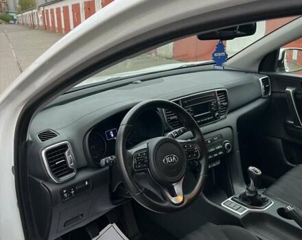 Белый Киа Sportage, объемом двигателя 1.69 л и пробегом 201 тыс. км за 14200 $, фото 5 на Automoto.ua