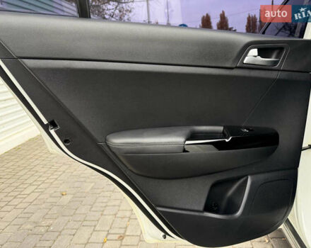 Белый Киа Sportage, объемом двигателя 2 л и пробегом 160 тыс. км за 17200 $, фото 27 на Automoto.ua