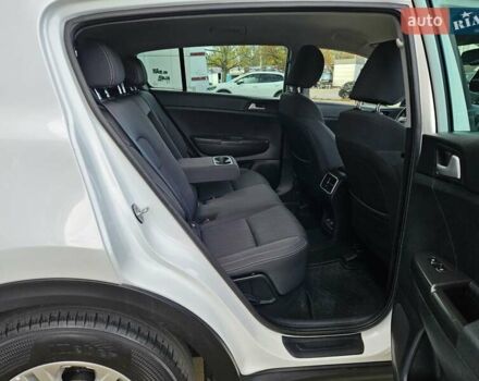 Белый Киа Sportage, объемом двигателя 1.69 л и пробегом 167 тыс. км за 15300 $, фото 30 на Automoto.ua