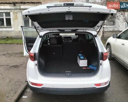 Білий Кіа Sportage, об'ємом двигуна 2 л та пробігом 97 тис. км за 15500 $, фото 13 на Automoto.ua