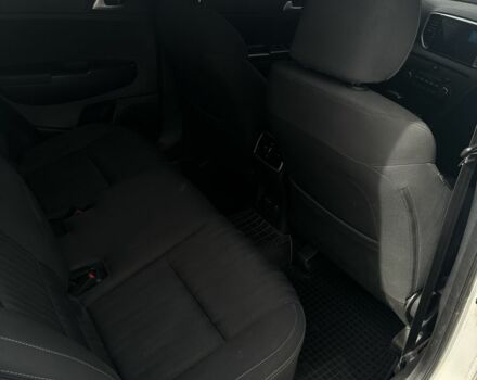 Білий Кіа Sportage, об'ємом двигуна 2 л та пробігом 150 тис. км за 17200 $, фото 5 на Automoto.ua