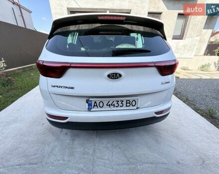 Киа Sportage 2017 в Хусте на Automoto.ua Белый Киа Sportage, объемом двигателя 1.69 л и пробегом 167 тыс. км за 18500 $, фото 1 на Automoto.ua