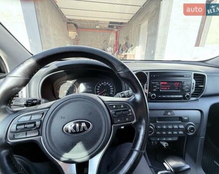 Киа Sportage 2017 в Хусте на Automoto.ua Белый Киа Sportage, объемом двигателя 1.69 л и пробегом 167 тыс. км за 18500 $, фото 3 на Automoto.ua