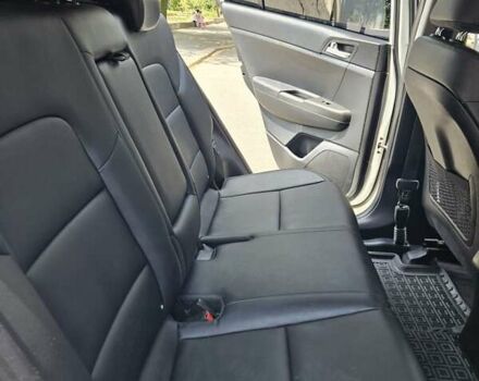 Білий Кіа Sportage, об'ємом двигуна 2 л та пробігом 134 тис. км за 18500 $, фото 11 на Automoto.ua