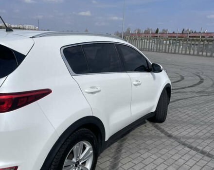 Киа Sportage 2017 в Львове на Automoto.ua Белый Киа Sportage, объемом двигателя 2 л и пробегом 195 тыс. км за 18250 $, фото 6 на Automoto.ua