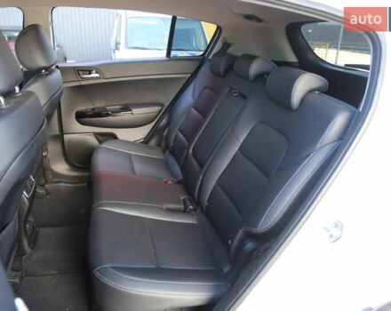 Белый Киа Sportage, объемом двигателя 2 л и пробегом 96 тыс. км за 18500 $, фото 9 на Automoto.ua