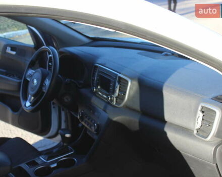 Білий Кіа Sportage, об'ємом двигуна 2 л та пробігом 222 тис. км за 13999 $, фото 17 на Automoto.ua