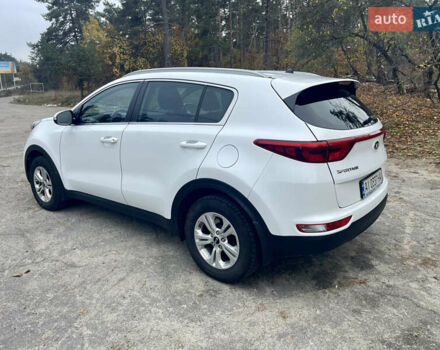Киа Sportage 2017 в Киеве на Automoto.ua Белый Киа Sportage, объемом двигателя 1.69 л и пробегом 172 тыс. км за 15900 $, фото 2 на Automoto.ua