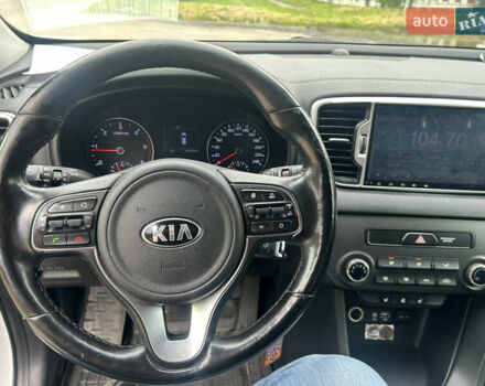 Киа Sportage 2017 в Львове на Automoto.ua Белый Киа Sportage, объемом двигателя 1.7 л и пробегом 144 тыс. км за 15500 $, фото 3 на Automoto.ua