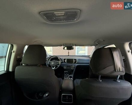 Білий Кіа Sportage, об'ємом двигуна 2 л та пробігом 88 тис. км за 19200 $, фото 46 на Automoto.ua