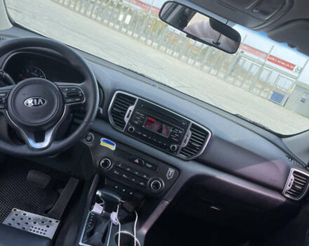 Киа Sportage 2017 в Львове на Automoto.ua Белый Киа Sportage, объемом двигателя 2 л и пробегом 195 тыс. км за 18250 $, фото 11 на Automoto.ua