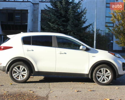 Білий Кіа Sportage, об'ємом двигуна 2 л та пробігом 222 тис. км за 13999 $, фото 5 на Automoto.ua