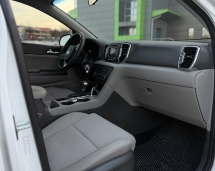 Белый Киа Sportage, объемом двигателя 2.4 л и пробегом 77 тыс. км за 15800 $, фото 6 на Automoto.ua
