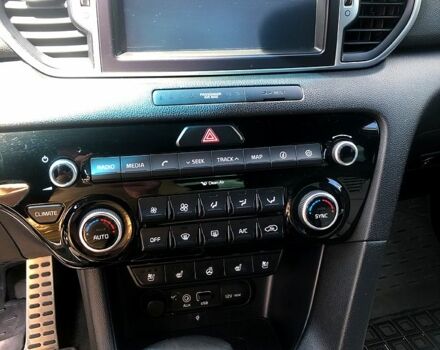 Белый Киа Sportage, объемом двигателя 2 л и пробегом 205 тыс. км за 22500 $, фото 3 на Automoto.ua