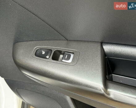 Белый Киа Sportage, объемом двигателя 2 л и пробегом 40 тыс. км за 16999 $, фото 10 на Automoto.ua