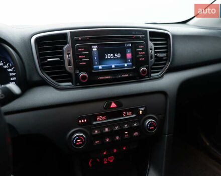 Белый Киа Sportage, объемом двигателя 2 л и пробегом 134 тыс. км за 18181 $, фото 16 на Automoto.ua