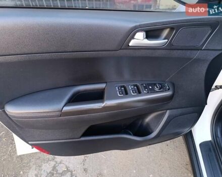 Білий Кіа Sportage, об'ємом двигуна 2 л та пробігом 173 тис. км за 15500 $, фото 9 на Automoto.ua