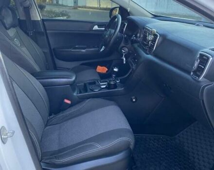 Білий Кіа Sportage, об'ємом двигуна 1.7 л та пробігом 180 тис. км за 16000 $, фото 8 на Automoto.ua