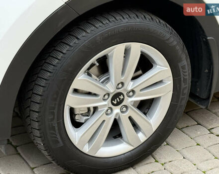 Белый Киа Sportage, объемом двигателя 2 л и пробегом 40 тыс. км за 16999 $, фото 2 на Automoto.ua