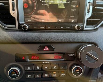 Білий Кіа Sportage, об'ємом двигуна 2 л та пробігом 88 тис. км за 19200 $, фото 26 на Automoto.ua