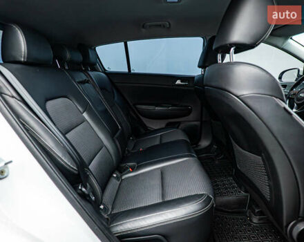 Белый Киа Sportage, объемом двигателя 2 л и пробегом 134 тыс. км за 18181 $, фото 20 на Automoto.ua