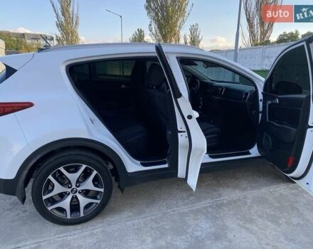 Білий Кіа Sportage, об'ємом двигуна 1.7 л та пробігом 180 тис. км за 16000 $, фото 6 на Automoto.ua