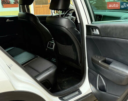 Белый Киа Sportage, объемом двигателя 2 л и пробегом 40 тыс. км за 16999 $, фото 9 на Automoto.ua