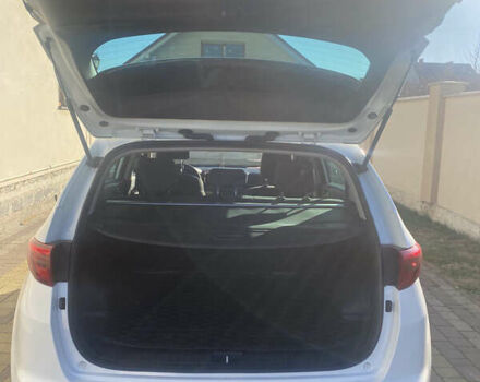 Киа Sportage 2017 в Ивано-Франковске на Automoto.ua Белый Киа Sportage, объемом двигателя 1.69 л и пробегом 210 тыс. км за 17500 $, фото 5 на Automoto.ua