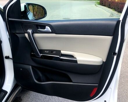 Белый Киа Sportage, объемом двигателя 2 л и пробегом 205 тыс. км за 22500 $, фото 6 на Automoto.ua