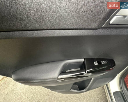 Белый Киа Sportage, объемом двигателя 2 л и пробегом 157 тыс. км за 20500 $, фото 24 на Automoto.ua