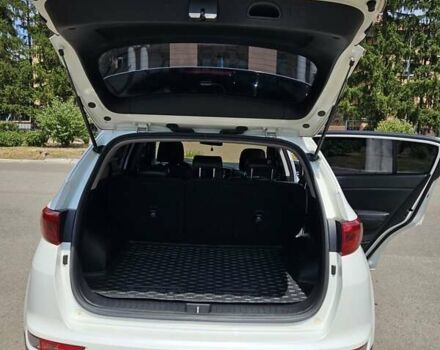 Білий Кіа Sportage, об'ємом двигуна 2 л та пробігом 134 тис. км за 18500 $, фото 14 на Automoto.ua