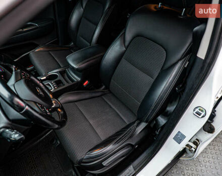 Белый Киа Sportage, объемом двигателя 2 л и пробегом 134 тыс. км за 18181 $, фото 8 на Automoto.ua
