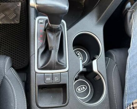 Білий Кіа Sportage, об'ємом двигуна 2 л та пробігом 88 тис. км за 19200 $, фото 27 на Automoto.ua