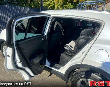 Білий Кіа Sportage, об'ємом двигуна 1.7 л та пробігом 102 тис. км за 16000 $, фото 3 на Automoto.ua
