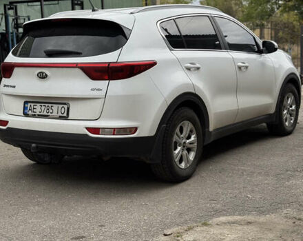 Киа Sportage 2017 в Днепре (Днепропетровске) на Automoto.ua Белый Киа Sportage, объемом двигателя 1.69 л и пробегом 198 тыс. км за 14500 $, фото 1 на Automoto.ua