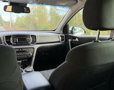 Білий Кіа Sportage, об'ємом двигуна 2 л та пробігом 142 тис. км за 17200 $, фото 10 на Automoto.ua