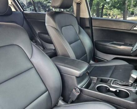 Білий Кіа Sportage, об'ємом двигуна 2 л та пробігом 134 тис. км за 18500 $, фото 13 на Automoto.ua