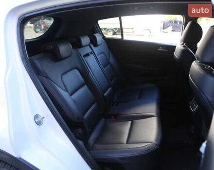 Белый Киа Sportage, объемом двигателя 2 л и пробегом 96 тыс. км за 18500 $, фото 10 на Automoto.ua