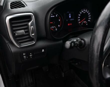 Белый Киа Sportage, объемом двигателя 1.69 л и пробегом 284 тыс. км за 15500 $, фото 8 на Automoto.ua