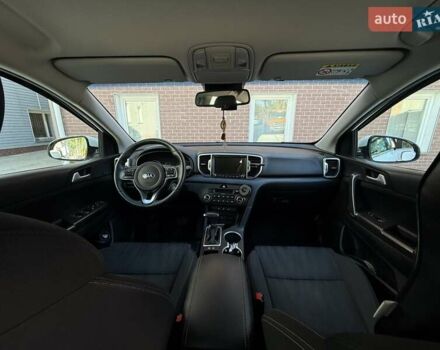 Білий Кіа Sportage, об'ємом двигуна 2 л та пробігом 88 тис. км за 19200 $, фото 45 на Automoto.ua