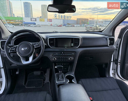 Киа Sportage 2018 в Одессе на Automoto.ua Белый Киа Sportage, объемом двигателя 1.59 л и пробегом 149 тыс. км за 14999 $, фото 18 на Automoto.ua