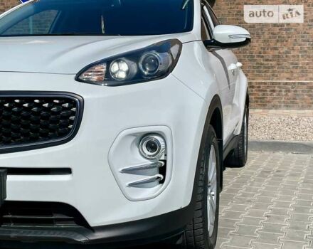 Білий Кіа Sportage, об'ємом двигуна 1.59 л та пробігом 108 тис. км за 18999 $, фото 3 на Automoto.ua