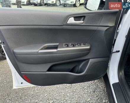 Белый Киа Sportage, объемом двигателя 1.6 л и пробегом 42 тыс. км за 17700 $, фото 7 на Automoto.ua