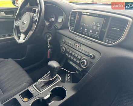 Киа Sportage 2018 в Одессе на Automoto.ua Белый Киа Sportage, объемом двигателя 1.6 л и пробегом 123 тыс. км за 18900 $, фото 18 на Automoto.ua
