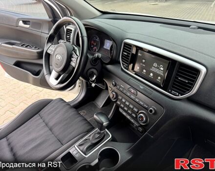 Киа Sportage 2018 в Николаеве на Automoto.ua Белый Киа Sportage, объемом двигателя 1.6 л и пробегом 82 тыс. км за 15500 $, фото 5 на Automoto.ua