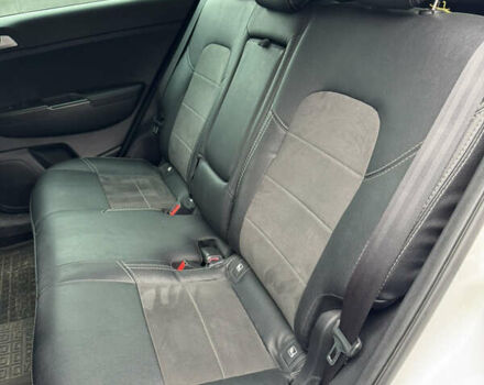 Білий Кіа Sportage, об'ємом двигуна 1.6 л та пробігом 61 тис. км за 21300 $, фото 7 на Automoto.ua