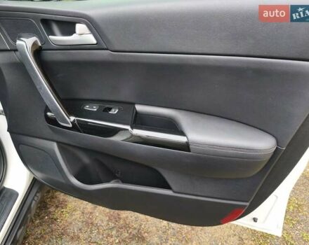 Білий Кіа Sportage, об'ємом двигуна 2.4 л та пробігом 77 тис. км за 17900 $, фото 35 на Automoto.ua