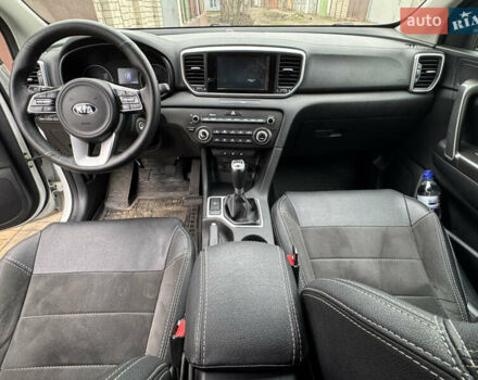 Білий Кіа Sportage, об'ємом двигуна 1.6 л та пробігом 61 тис. км за 21300 $, фото 8 на Automoto.ua